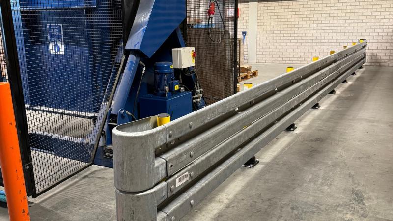 Een stalen flexibele Barrier Vangrail Type B 