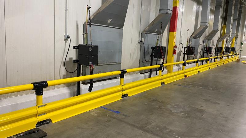 Ook hier bescherming voor wat zwaardere heftrucks met beugel en forkliftplate