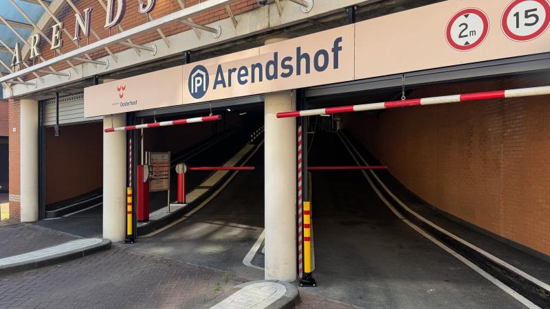 bescherming van de hekwerkrail bij inrijden parkeergarage- Oosterhout  