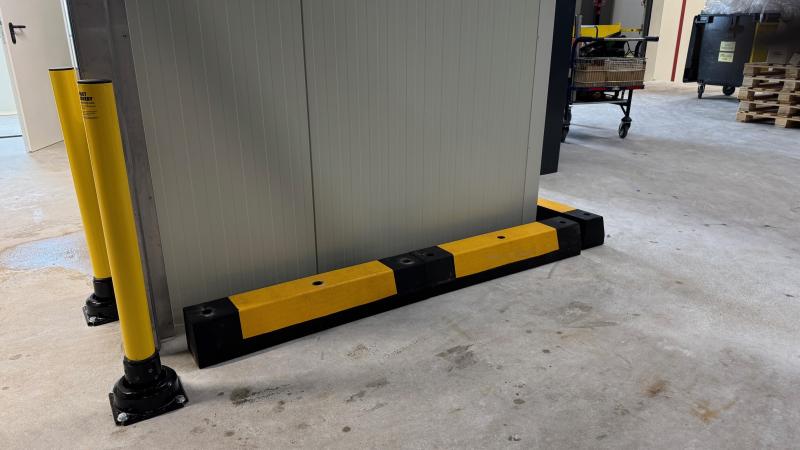Bescherming wand tegen aanrijding met elektrische pompwagen